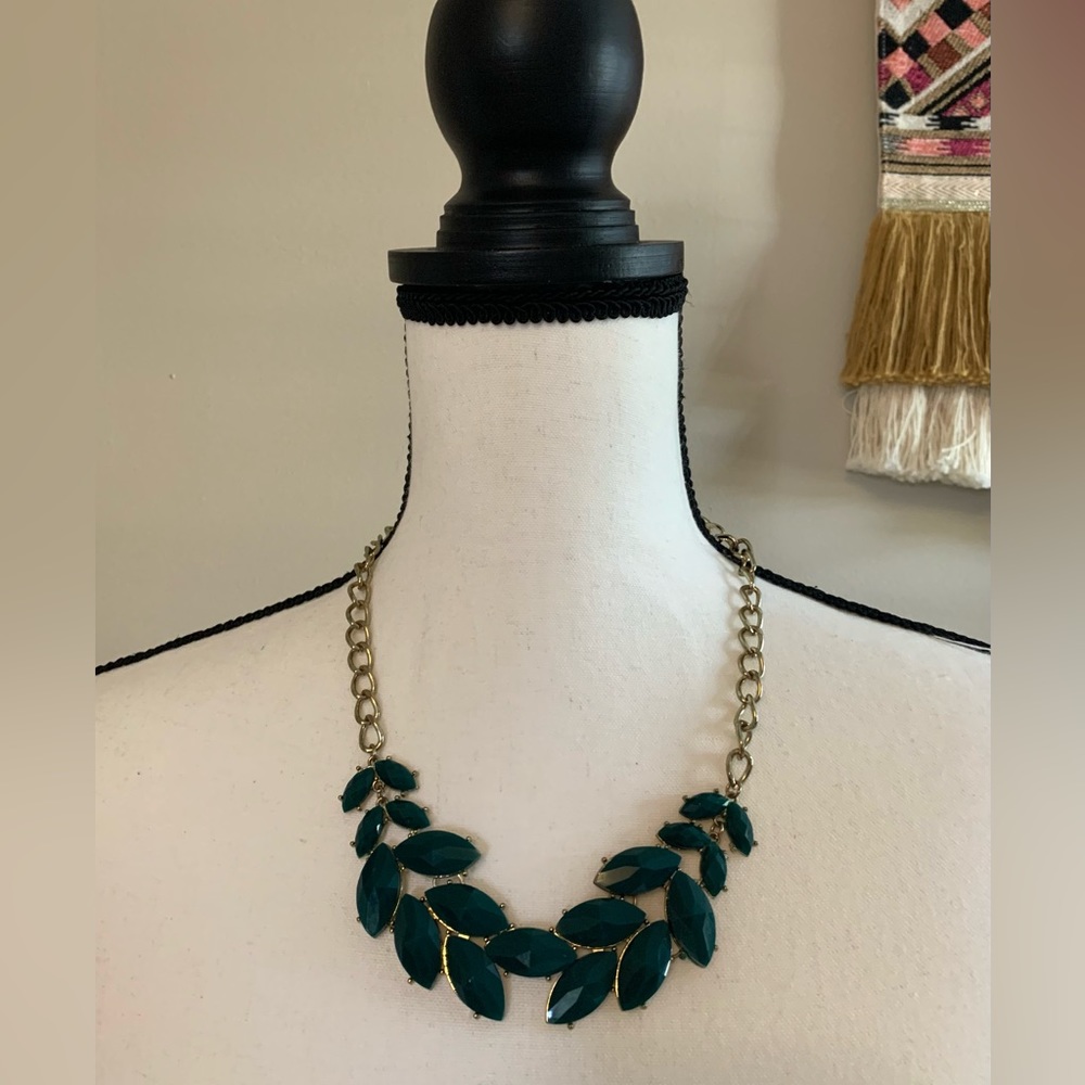 D O N A T E D Statement necklace beautiful deep jade in color EUC - Picture 1 of 2